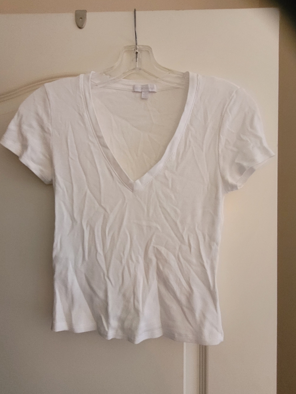 Beyond Yoga Women's White V Neck Ribbed Shirt